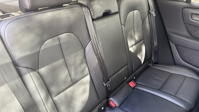 Volvo XC40 2.0 B4P Ultra Dark 5dr Auto Petrol Estate